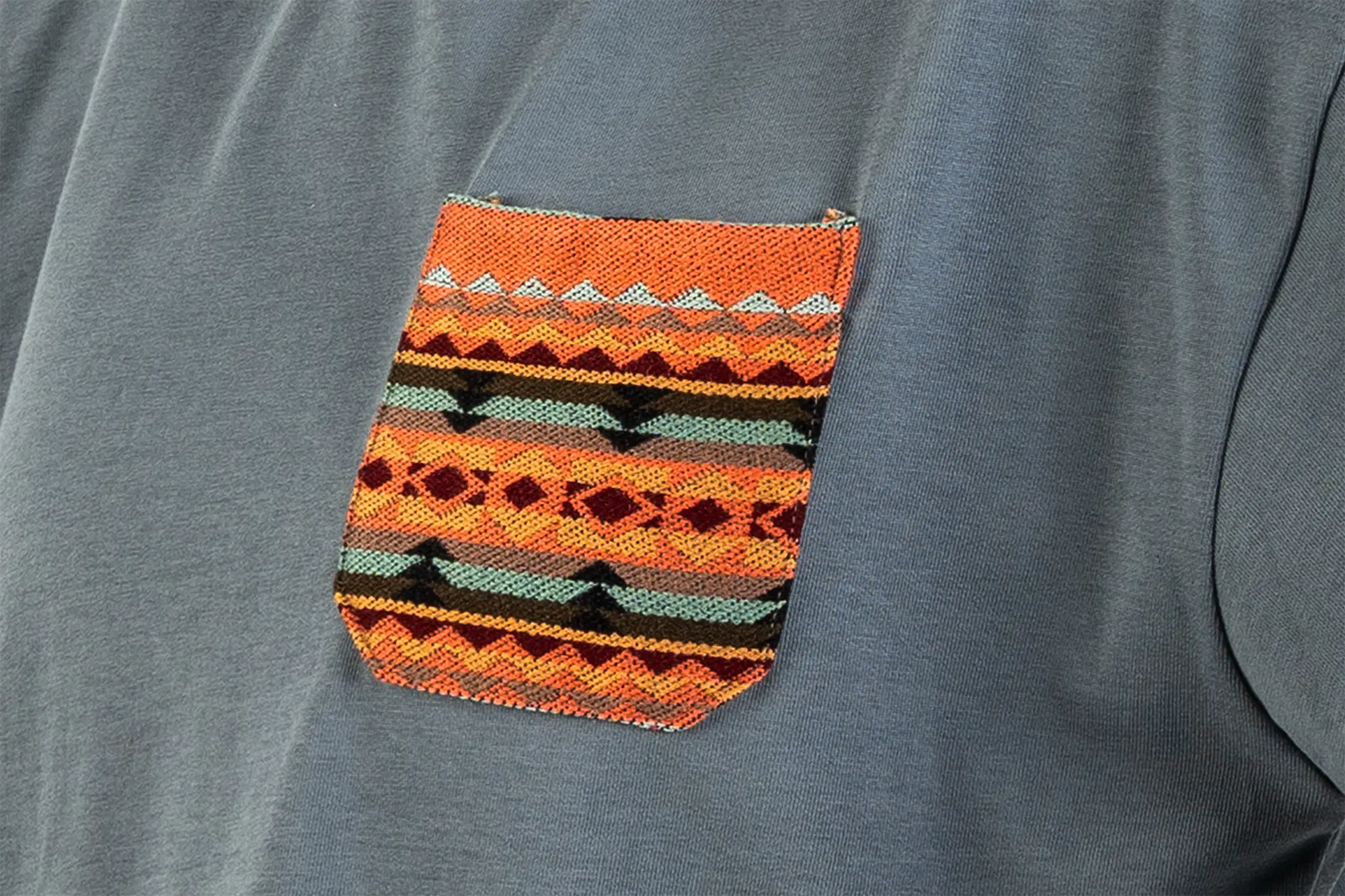 W ETHNIC POCKET STORMY T-SHIRT 01